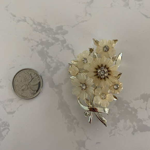 Vintage flower brooch - Picture 2 of 3